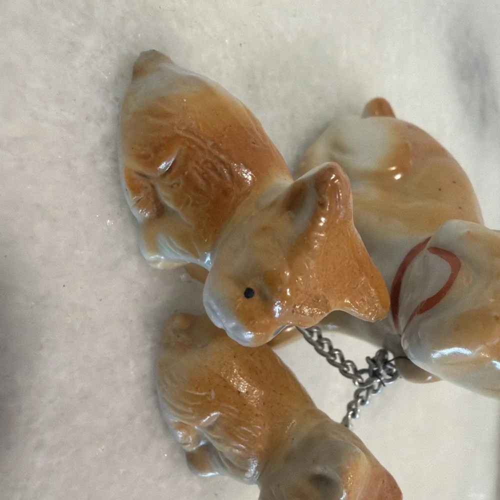 Vtg‎ Porcelain Sitting Boxer Dog w 2 Puppies On Chain Figurine Ceramic Japan MCM